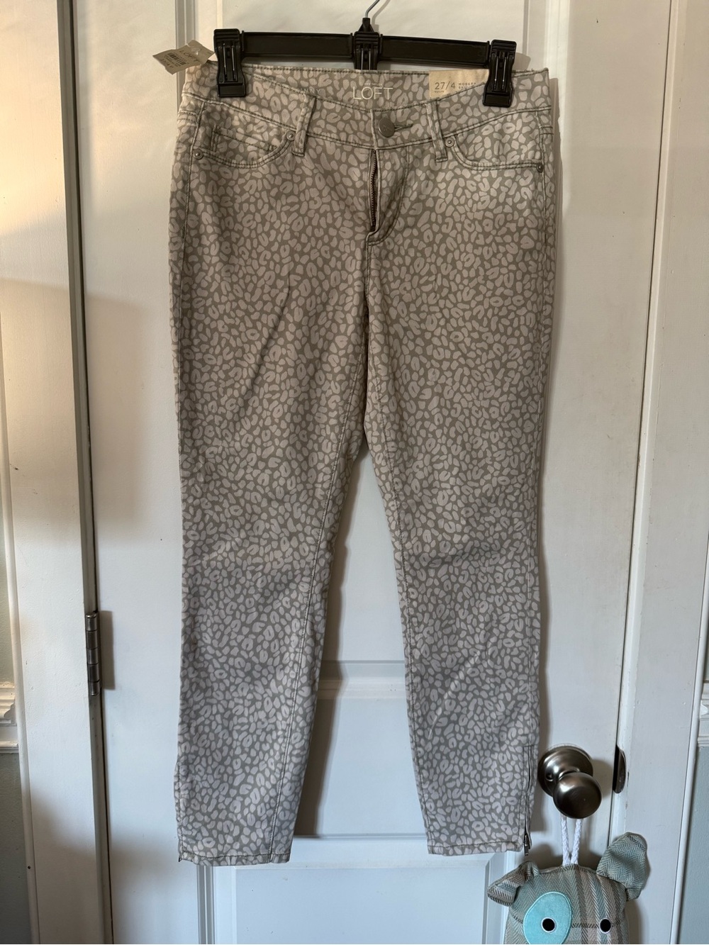 LOFT Light Gray Animal-Print Ankle Pants